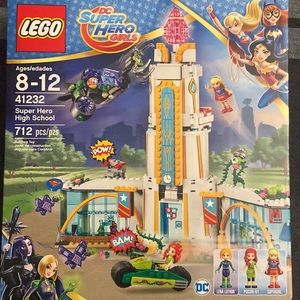 Brand New Never Opened Lego 41232 DC Super Hero Girls Super Hero High School